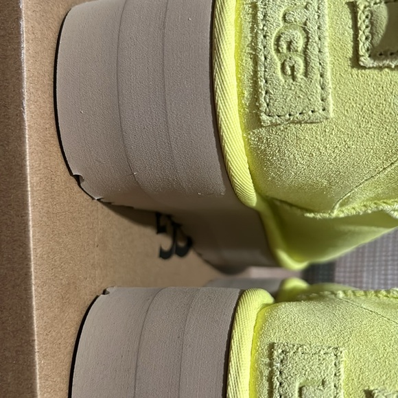 Ugg classic ultra mini platform boots in Pearfect yellow - Picture 4 of 6